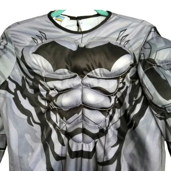 Childs BATMAN costume W/cape and mask Size Large - Picture 6 of 12